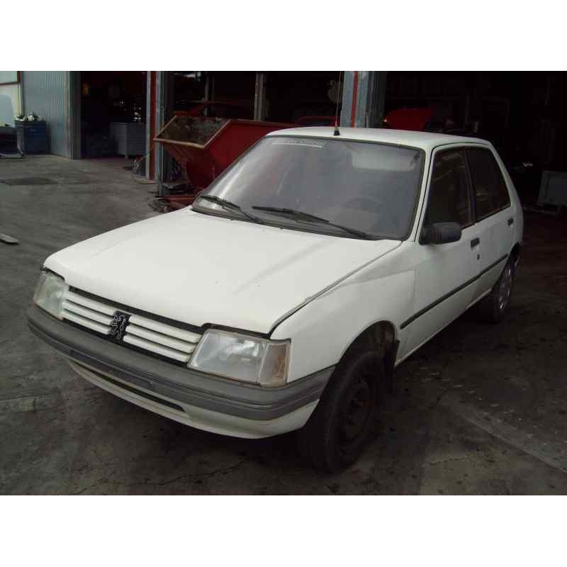 peugeot 205 berlina del año 1990