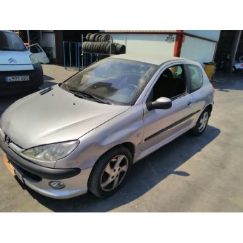 peugeot 206 berlina del año 2001