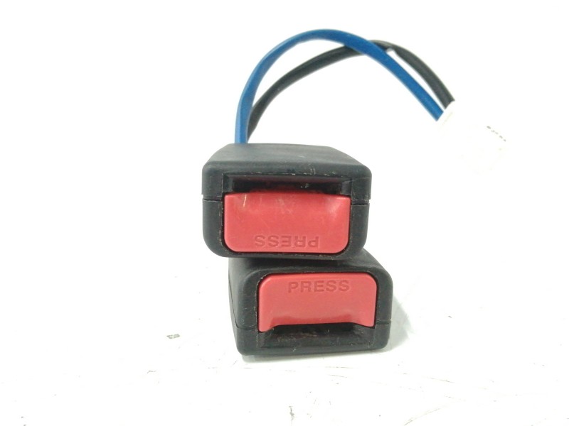 Recambio de enganche cinturon central para hyundai i20 1.4 crdi cat referencia OEM IAM 898401J2004X  