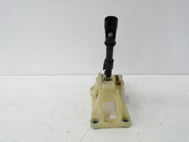 Recambio de palanca cambio para hyundai i20 1.4 crdi cat referencia OEM IAM 437001J000 Recambio de palanca cambio para hyundai i20 1.4 crdi cat referencia OEM IAM 437001J000