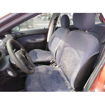 peugeot 206 berlina del año 2001