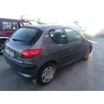 peugeot 206 berlina del año 2000