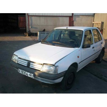 peugeot 205 berlina del año 1983