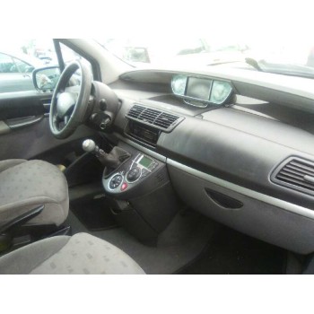 peugeot 807 del año 2004