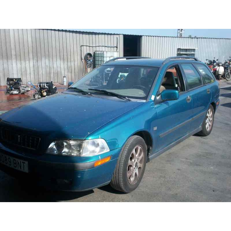 volvo v40 familiar del año 2001