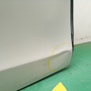 Recambio de puerta trasera derecha para volvo v40 1.6 diesel cat referencia OEM IAM 31402337 NECESITA REPARACION OBSERVAR FOTOS