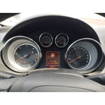 opel insignia berlina del año 2011