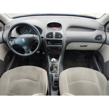peugeot 206 berlina del año 2004