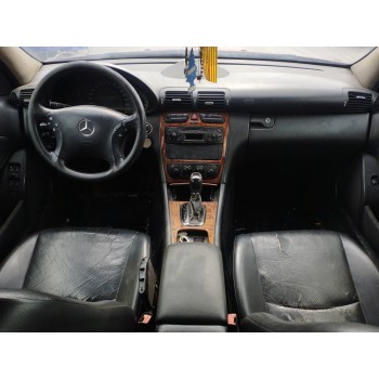 mercedes-benz clase c (w203) berlina del año 2001