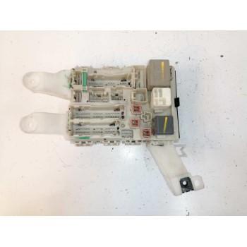 Recambio de caja reles / fusibles para toyota auris 2.0 d-4d cat referencia OEM IAM 8273002150A  