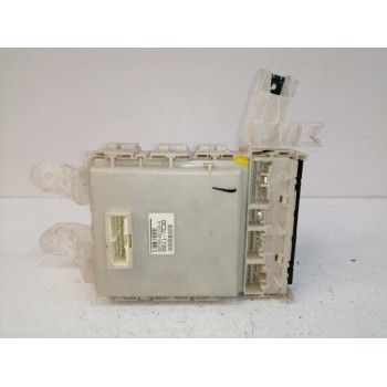 Recambio de caja reles / fusibles para toyota auris 2.0 d-4d cat referencia OEM IAM 8273002150A  