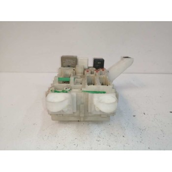 Recambio de caja reles / fusibles para toyota auris 2.0 d-4d cat referencia OEM IAM 8273002150A  