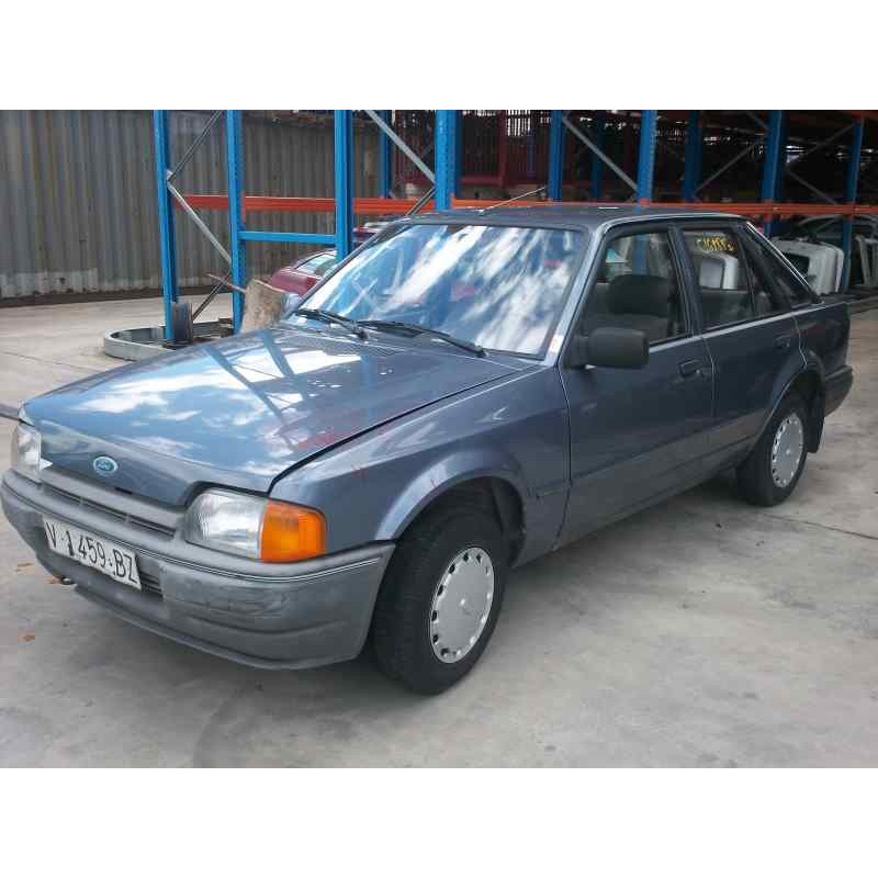 ford escort berlina del año 1986