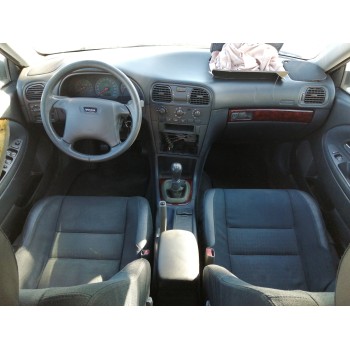 volvo s40 berlina del año 2001