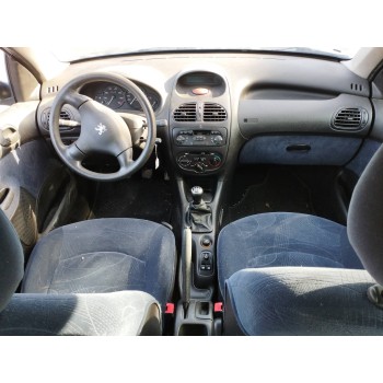 peugeot 206 berlina del año 2001