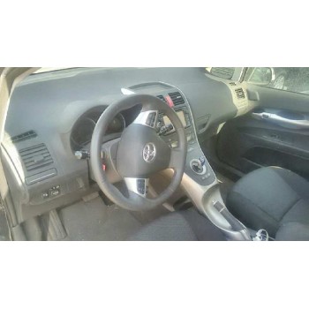 toyota auris del año 2012