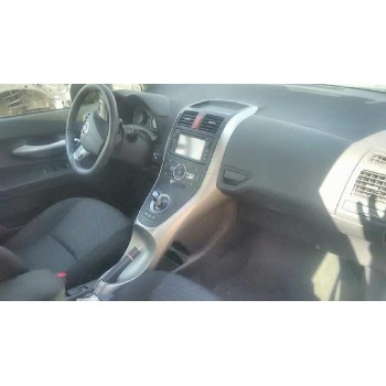 toyota auris del año 2012