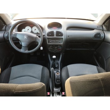 peugeot 206 berlina del año 2002