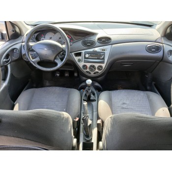 ford focus berlina (cak) del año 2001