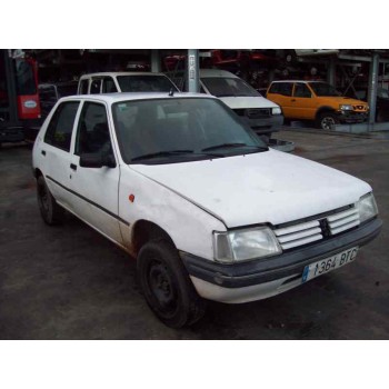 peugeot 205 berlina del año 1983