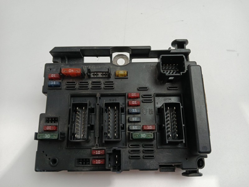 Recambio de caja reles / fusibles para peugeot 206 berlina 1.4 hdi referencia OEM IAM 9650664180  