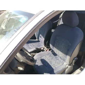 peugeot 206 berlina del año 2001