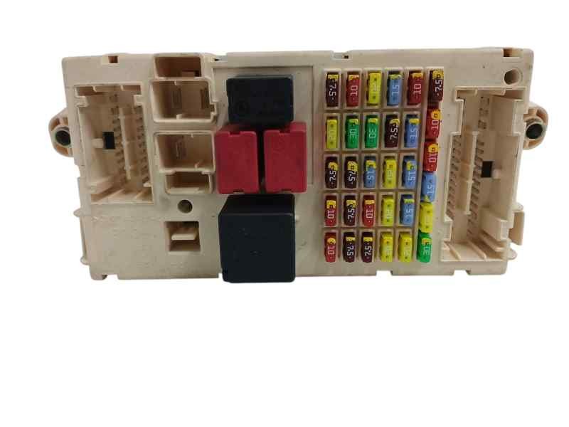 Recambio de caja reles / fusibles para alfa romeo 147 (190) 1.6 16v cat referencia OEM IAM 46558758  