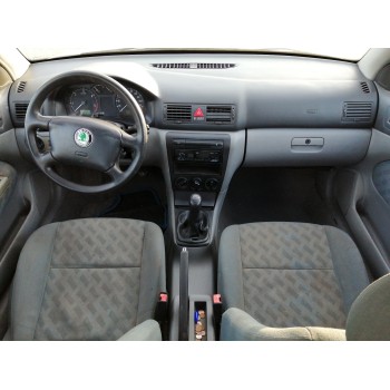 skoda octavia berlina (1u2) del año 1998