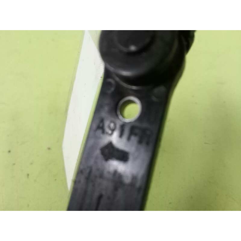 RETENEDOR PUERTA DELANTERA DERECHA