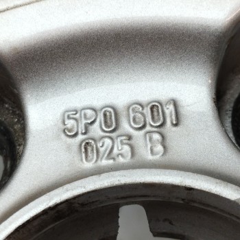 Recambio de llanta para seat toledo (5p2) 1.9 tdi referencia OEM IAM 5P0601025B 6,5JX16H2 ET50 KBA45672