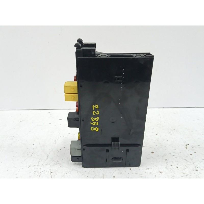 CAJA RELES / FUSIBLES 5DK00848641