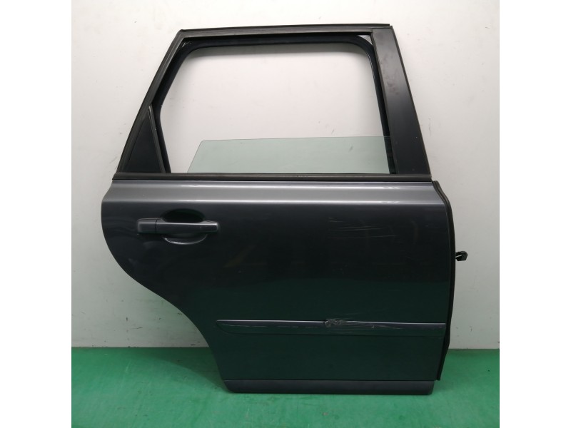 Recambio de puerta trasera derecha para volvo v50 familiar 2.0 diesel cat referencia OEM IAM  NECESITA REPARACION OBSERVAR FOTOS