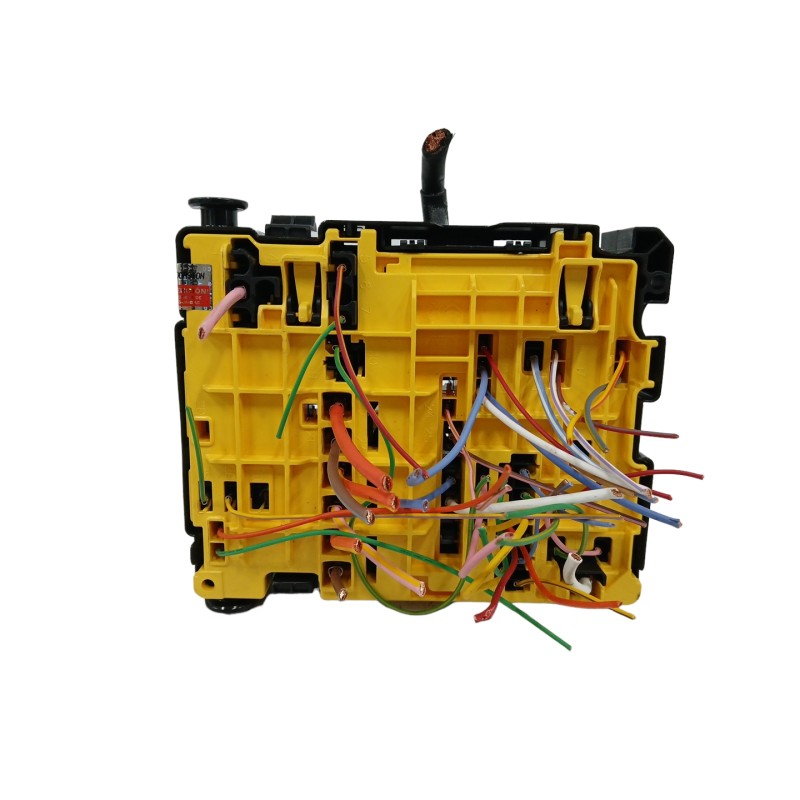 CAJA RELES / FUSIBLES
