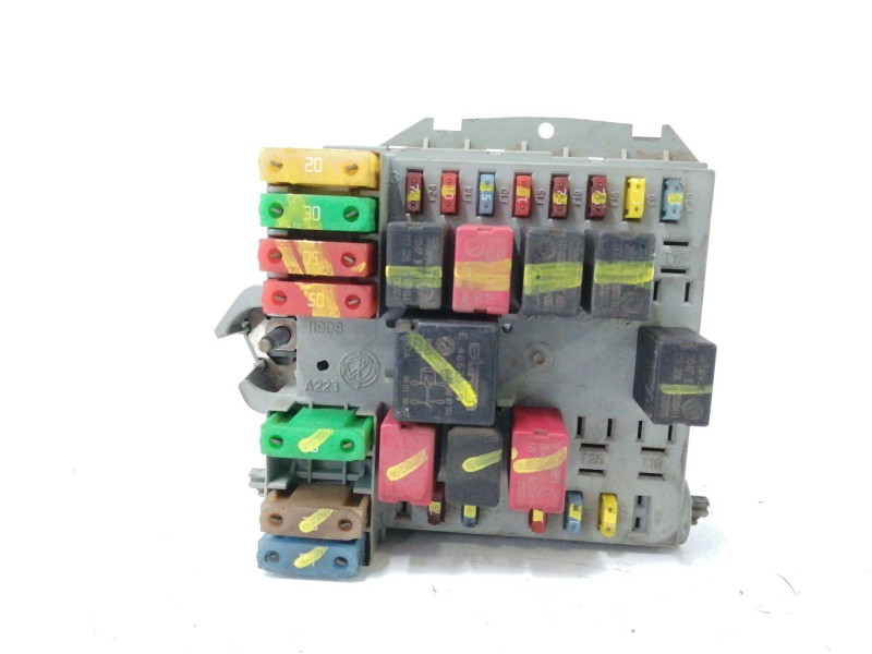 Recambio de caja reles / fusibles para fiat stilo (192) 1.9 8v jtd cat referencia OEM IAM 51781081  