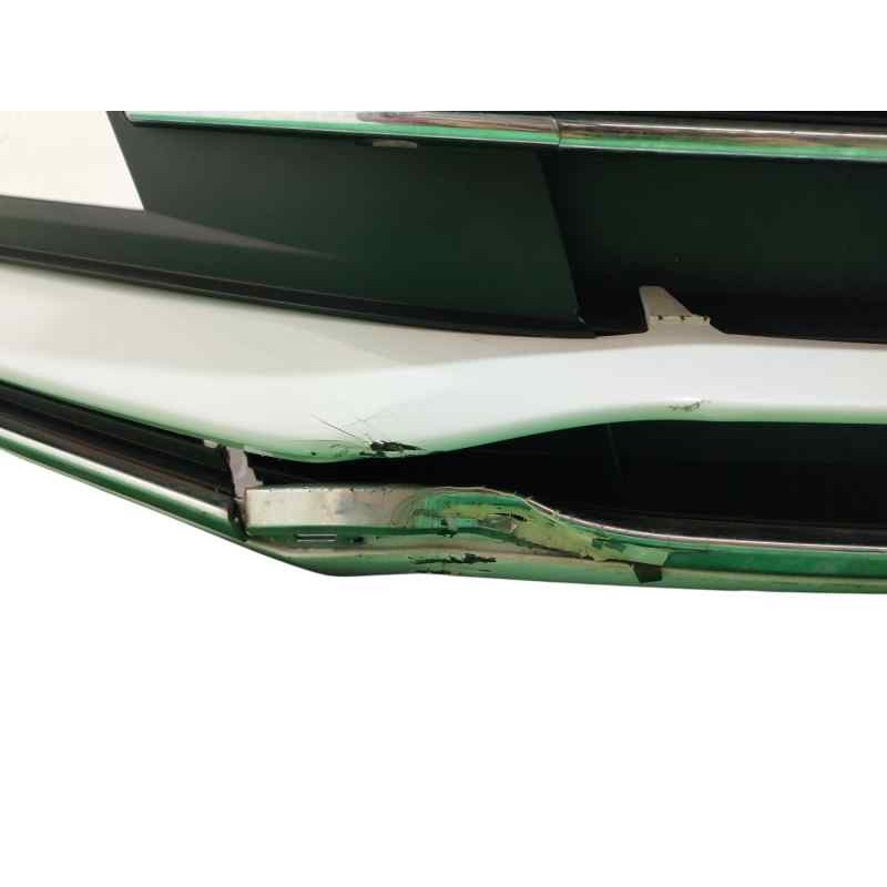 PARAGOLPES DELANTERO NECESITA REPARACION