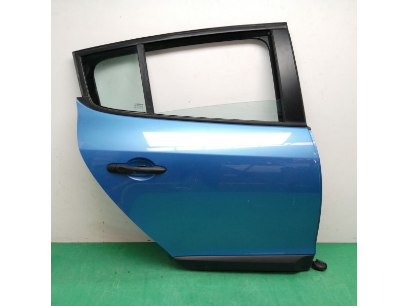 Recambio de puerta trasera derecha para renault megane iii berlina 5 p 1.6 16v referencia OEM IAM   