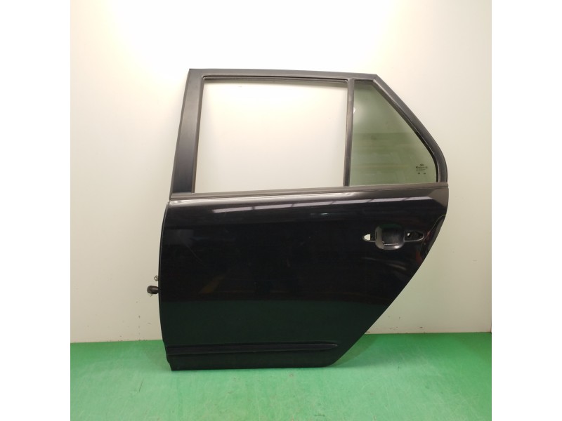 Recambio de puerta trasera izquierda para kia carens (un) 1.6 crdi cat referencia OEM IAM  OBSERVAR FOTOS 