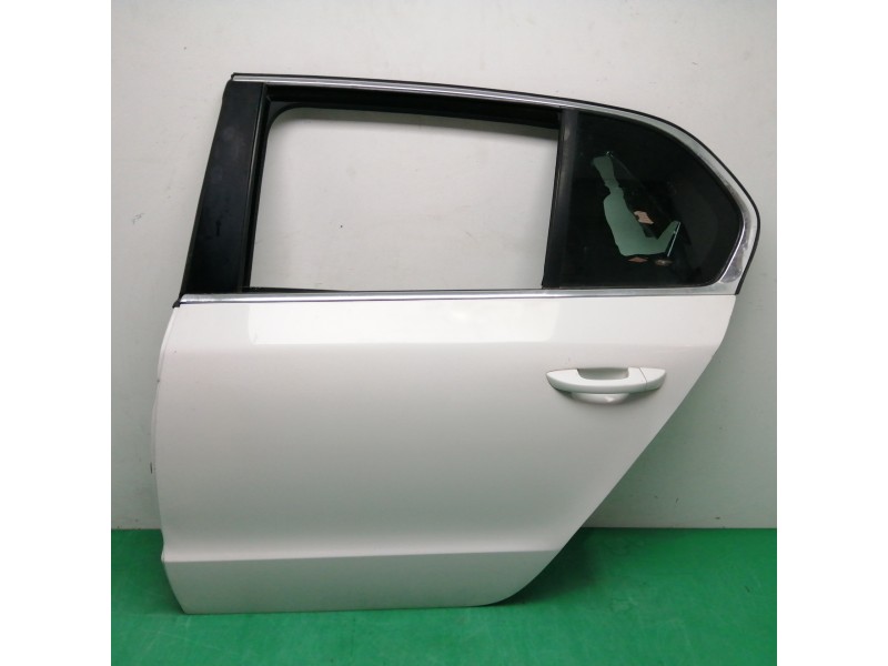 Recambio de puerta trasera izquierda para skoda superb combi (3t5) ambition referencia OEM IAM  OBSERVAR FOTOS 