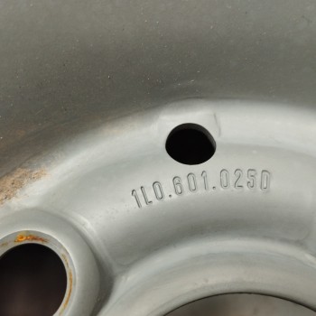 Recambio de neumatico repuesto para seat ibiza (6k) 1.4 referencia OEM IAM 1L06010250 3,5JX14H2 ET38 