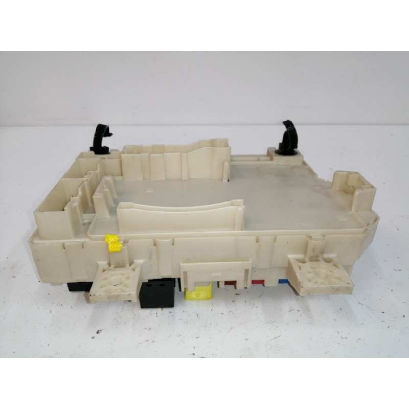 CAJA RELES / FUSIBLES