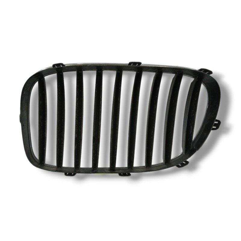 REJILLA DELANTERA LADO DERECHO