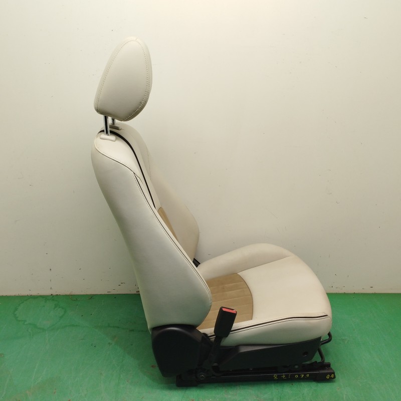 ASIENTO DELANTERO IZQUIERDO