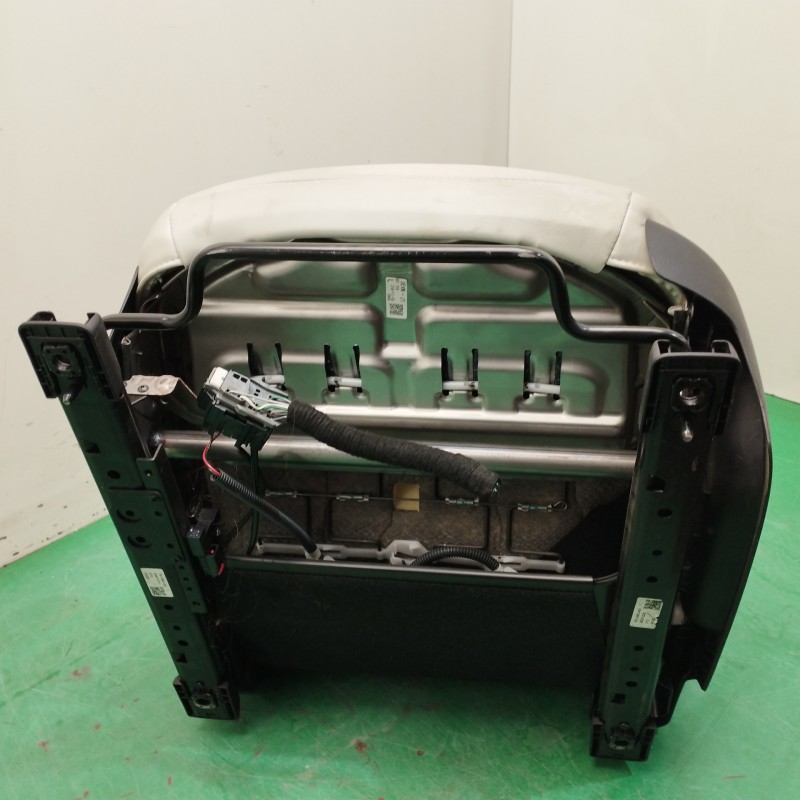 ASIENTO DELANTERO IZQUIERDO