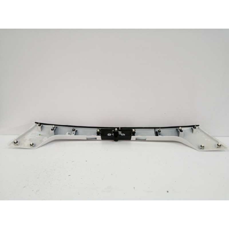 MOLDURA TRASERA PORTON BLANCO PERLA OBSERVAR FOTOS