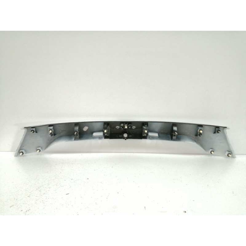 MOLDURA TRASERA PORTON BLANCO OBSERVAR FOTOS