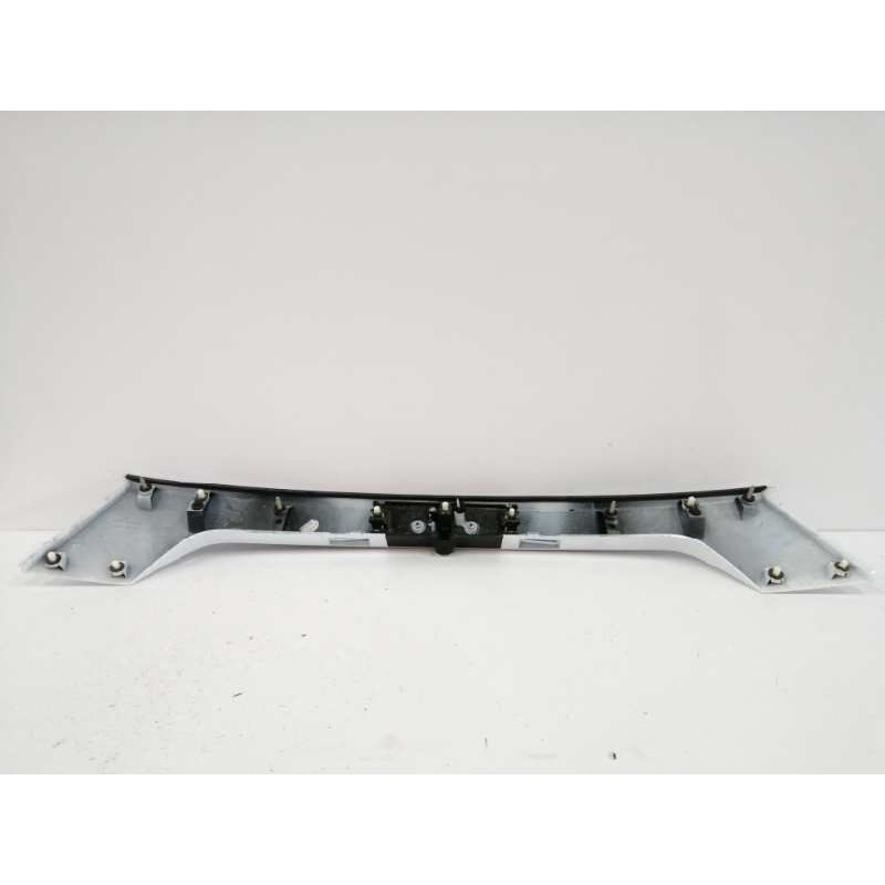 MOLDURA TRASERA PORTON BLANCO OBSERVAR FOTOS