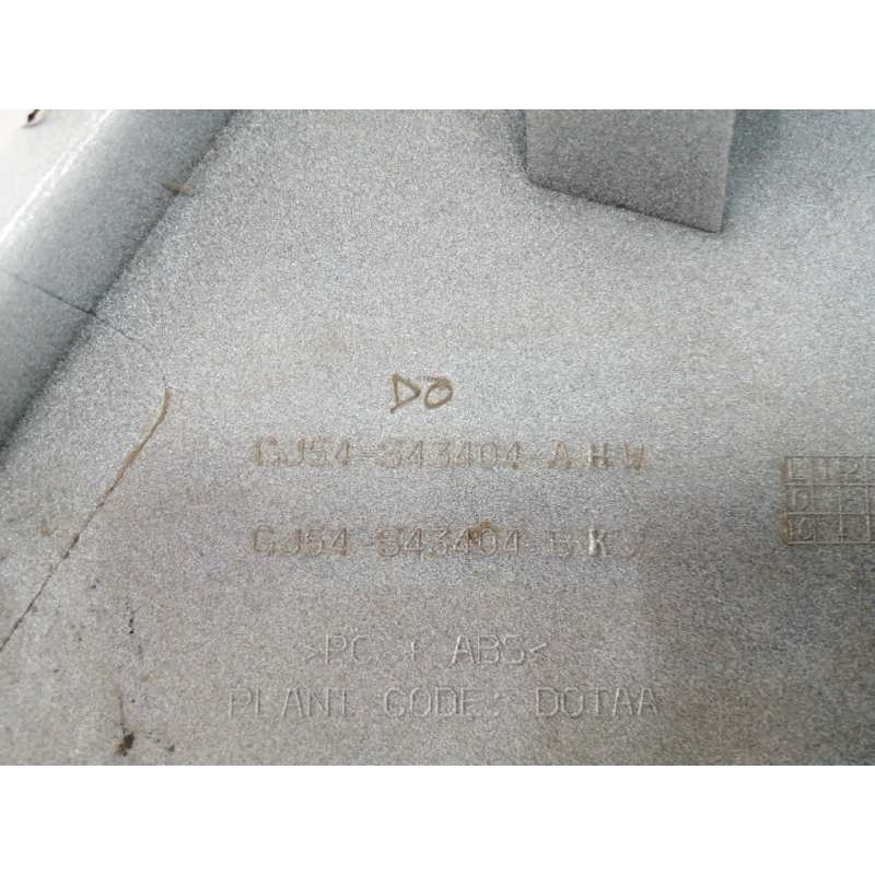 MOLDURA TRASERA PORTON BLANCO OBSERVAR FOTOS