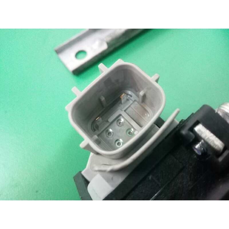 ELEVALUNAS TRASERO IZQUIERDO