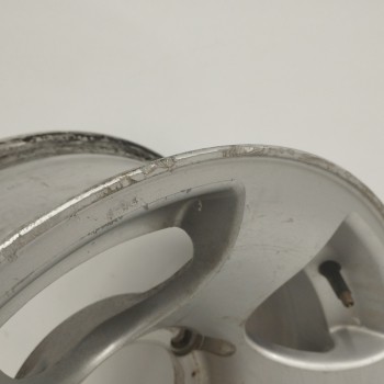 Recambio de llanta para toyota land cruiser station (j8) referencia OEM IAM  8JX15H2 5H 5X120