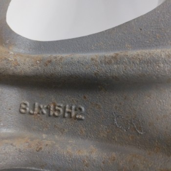 Recambio de llanta para toyota land cruiser station (j8) referencia OEM IAM  8JX15H2 5H 5X120